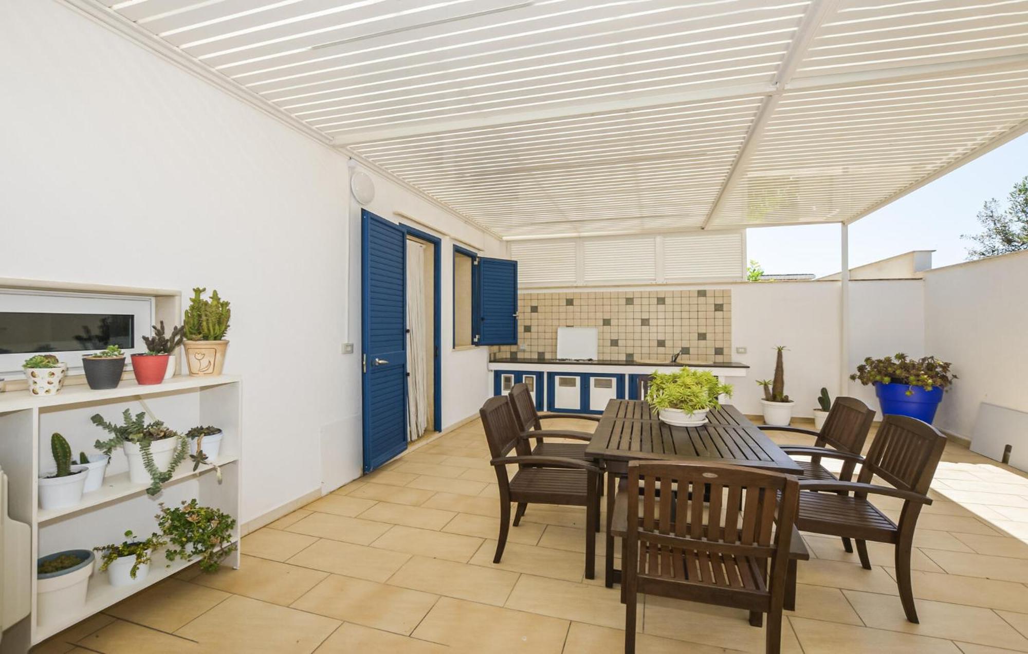 4 Bedroom Gorgeous In Marina Di Ragussa